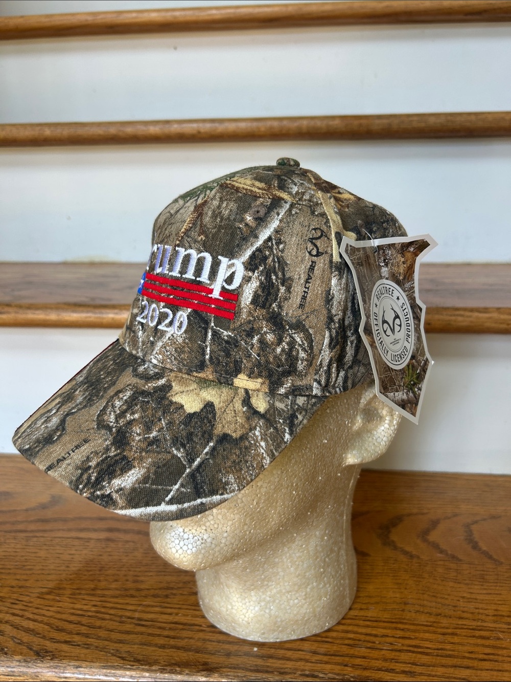 Trump 2020 Camo Baseball Cap NWT officially licensed RealTree